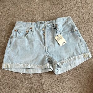 NWT Levi 501 shorts light wash